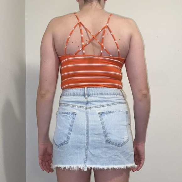 𝐒𝐓𝐑𝐈𝐏𝐄𝐃 𝐁𝐎𝐃𝐘 𝐒𝐔𝐈𝐓 - Picture 3 of 5